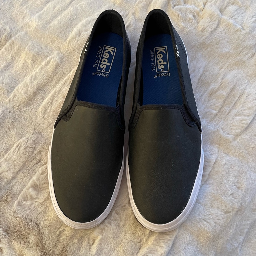 Size 8 black leather keds slip on